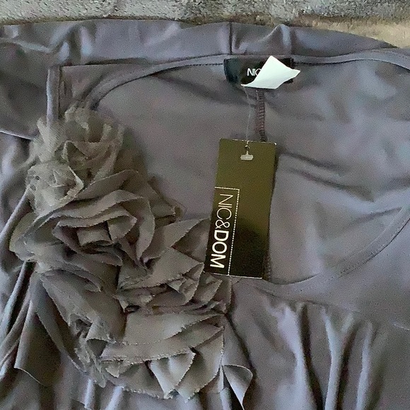 NWT NIC & DOM grey ruffle front dress - Picture 8 of 9